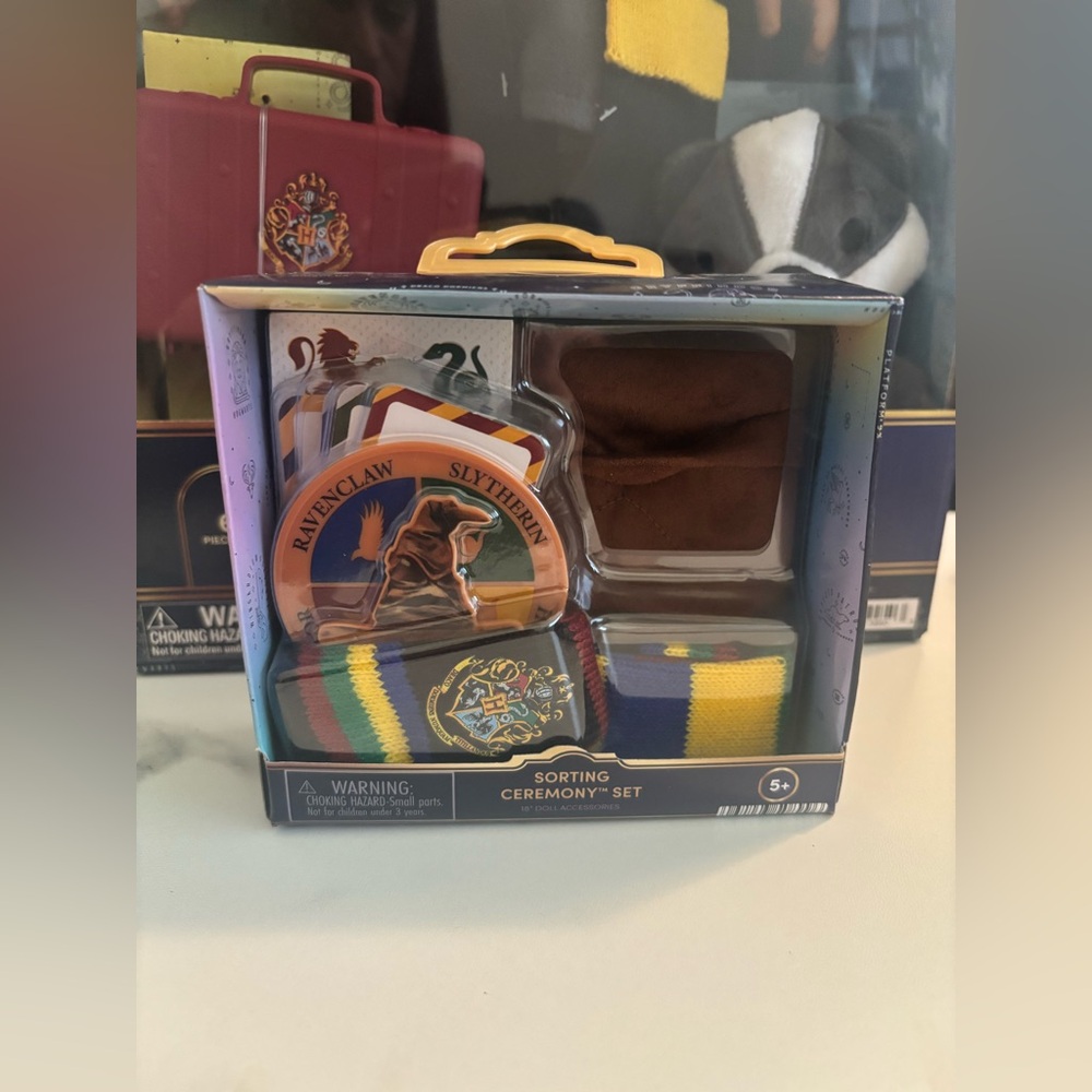 Harry Potter Doll with Hufflepuff Outfit - Picture 5 of 5